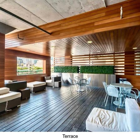 Three Br Condo Step To Cn Tower Rogers Center With Free Parking Toronto Zewnętrze zdjęcie