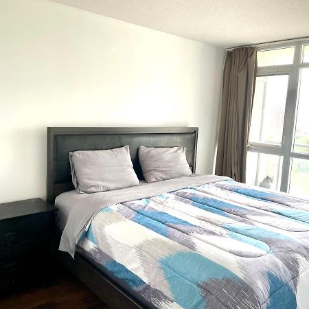 Three Br Condo Step To Cn Tower Rogers Center With Free Parking Toronto Zewnętrze zdjęcie
