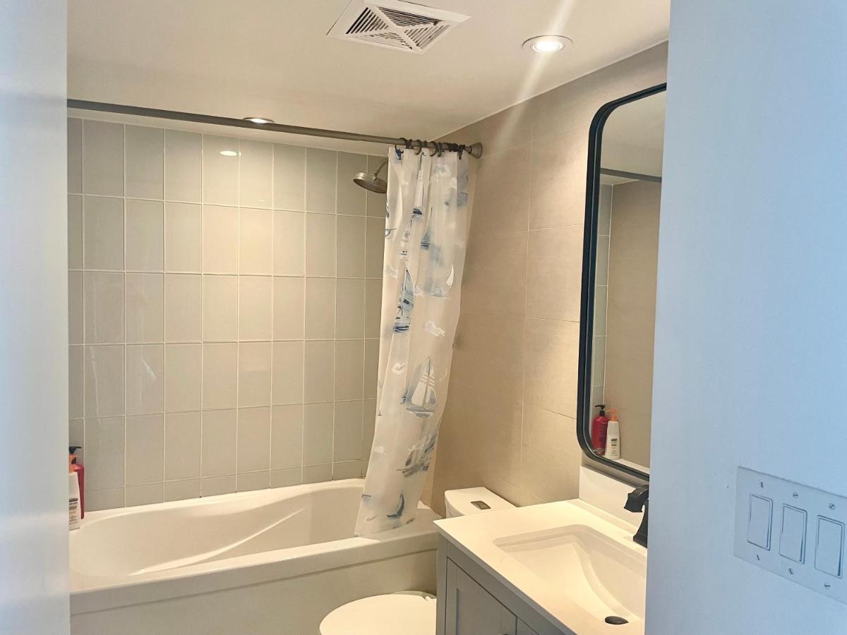 Three Br Condo Step To Cn Tower Rogers Center With Free Parking Toronto Zewnętrze zdjęcie