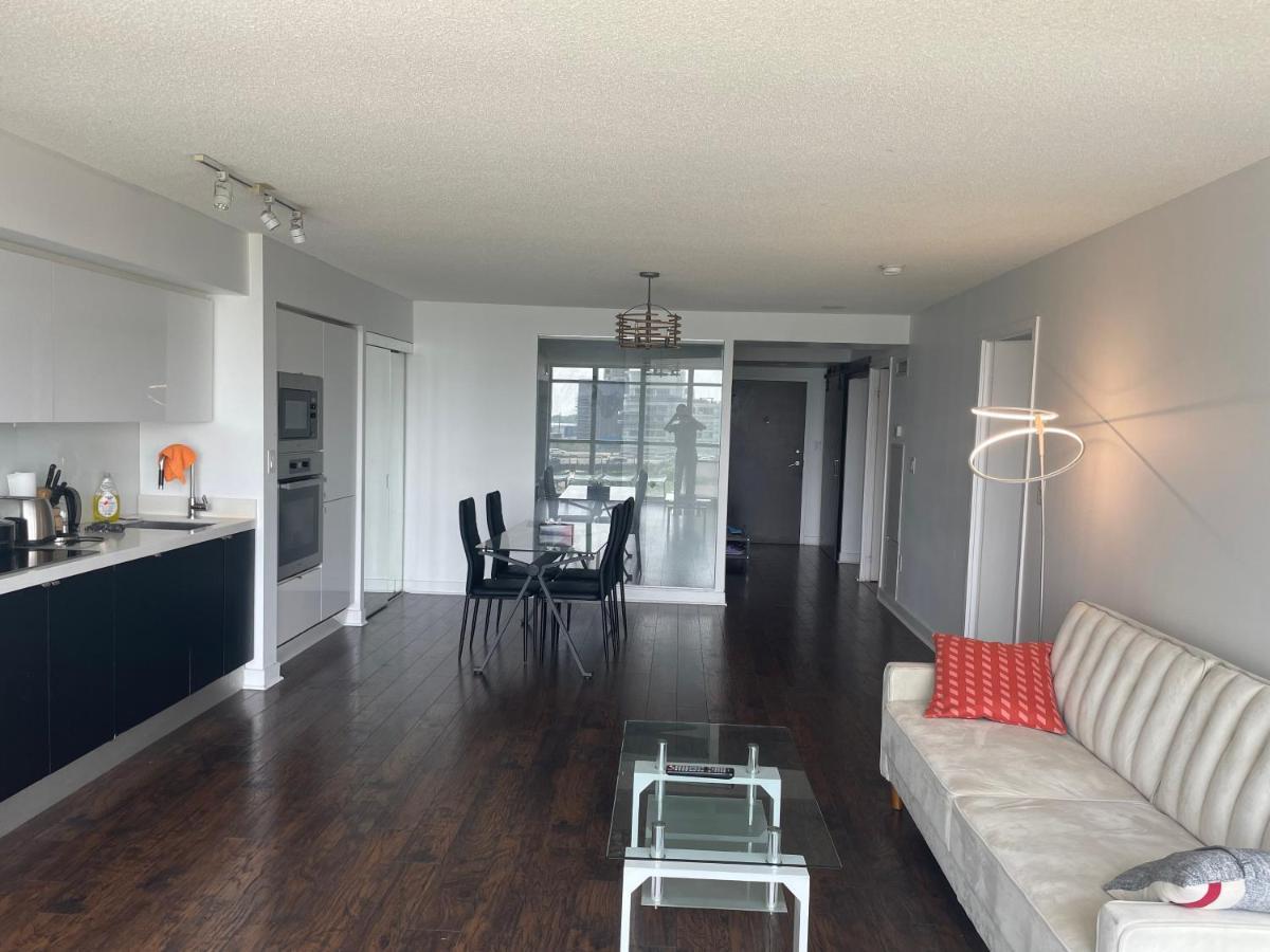 Three Br Condo Step To Cn Tower Rogers Center With Free Parking Toronto Zewnętrze zdjęcie