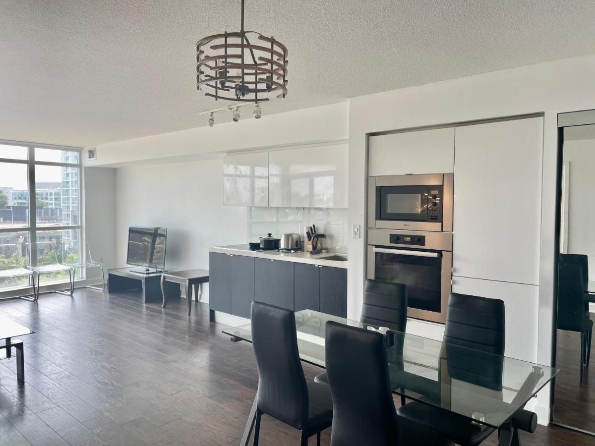 Three Br Condo Step To Cn Tower Rogers Center With Free Parking Toronto Zewnętrze zdjęcie
