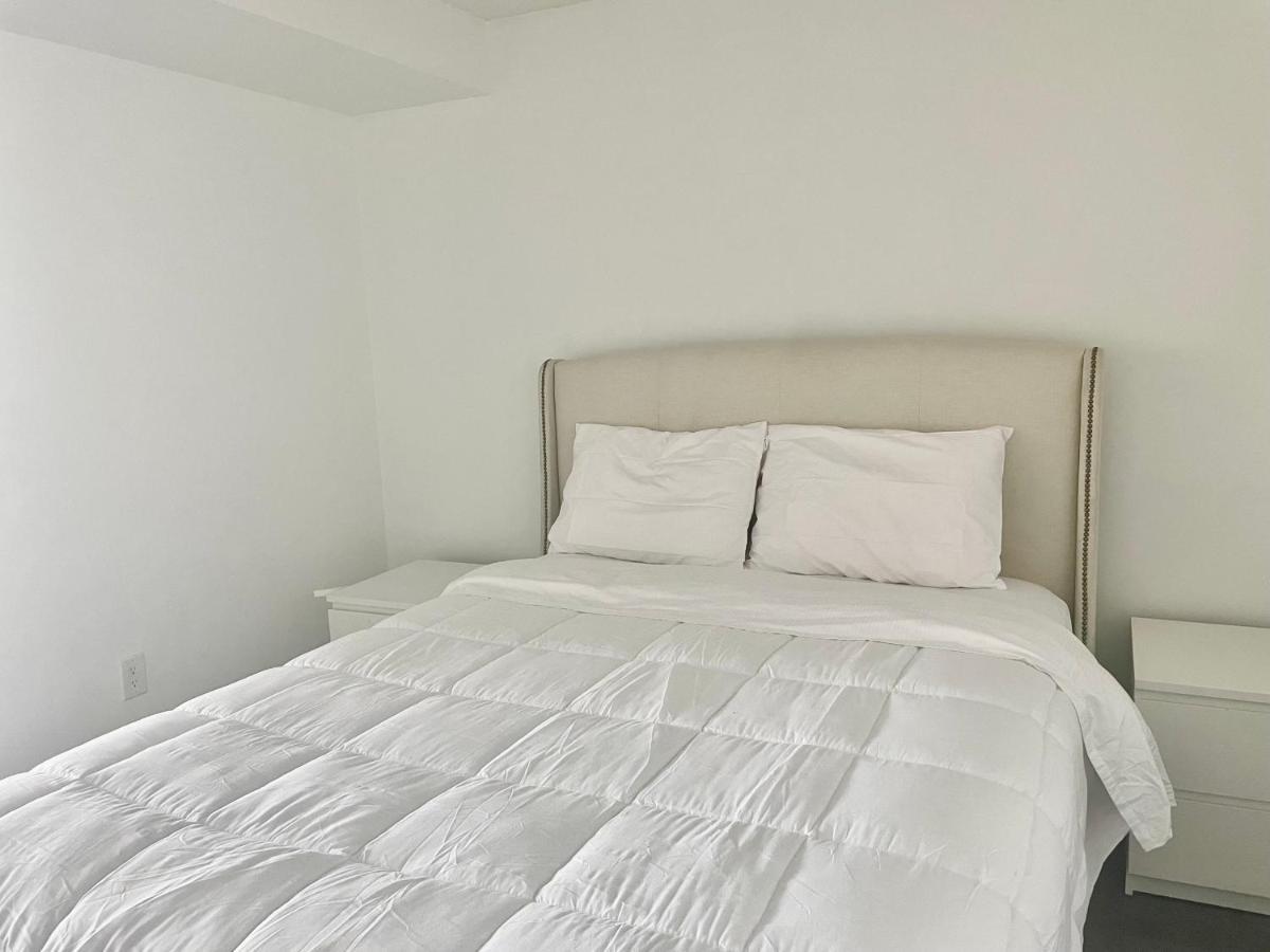 Three Br Condo Step To Cn Tower Rogers Center With Free Parking Toronto Zewnętrze zdjęcie