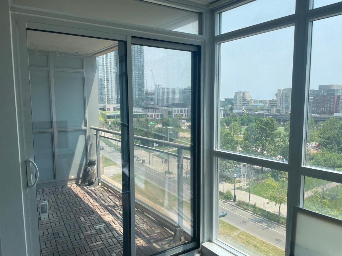 Three Br Condo Step To Cn Tower Rogers Center With Free Parking Toronto Zewnętrze zdjęcie