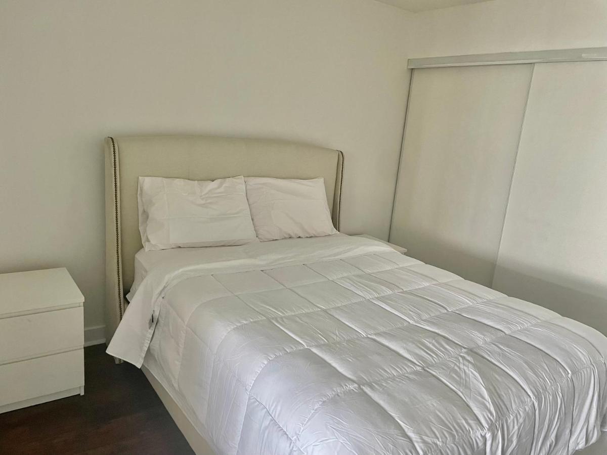 Three Br Condo Step To Cn Tower Rogers Center With Free Parking Toronto Zewnętrze zdjęcie
