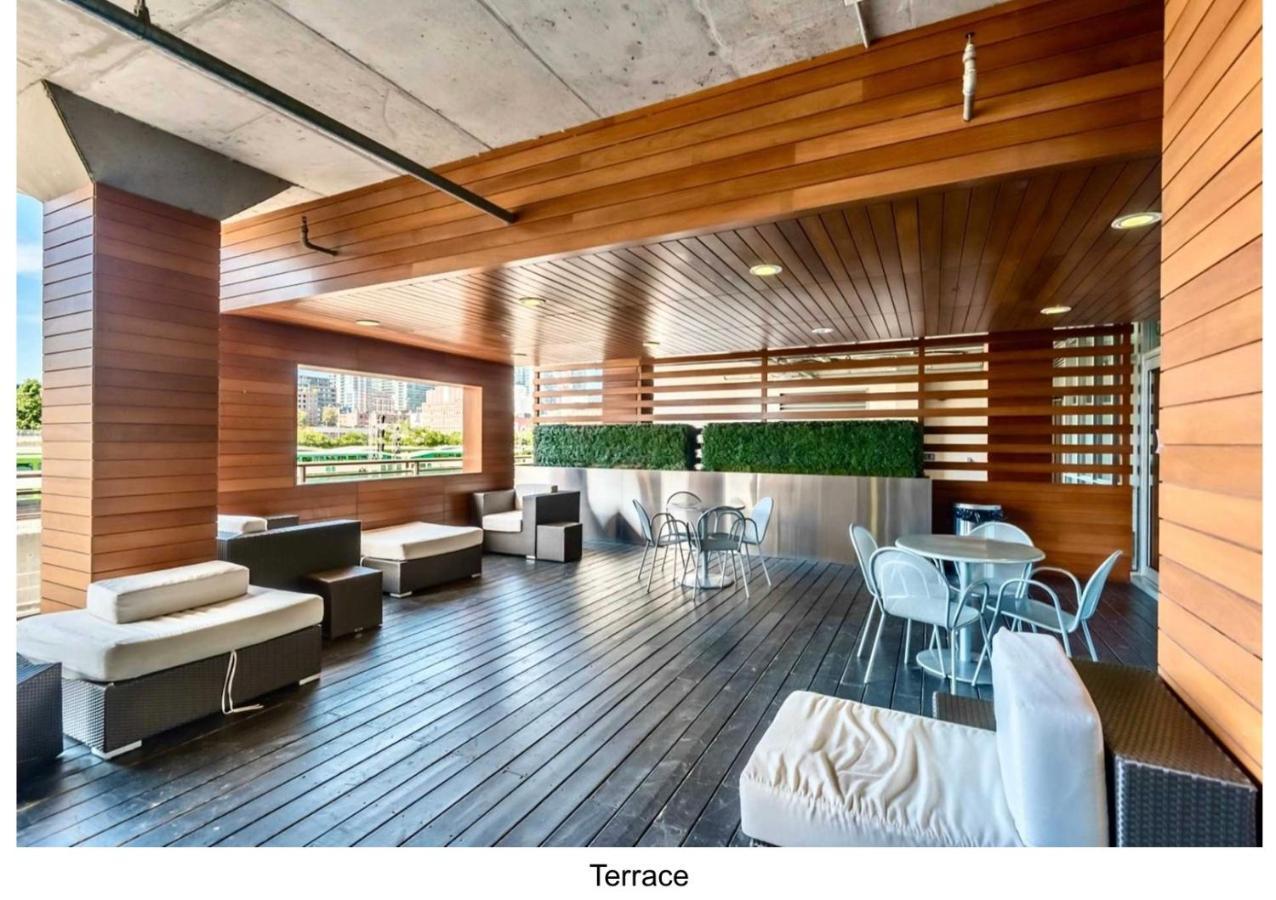 Three Br Condo Step To Cn Tower Rogers Center With Free Parking Toronto Zewnętrze zdjęcie