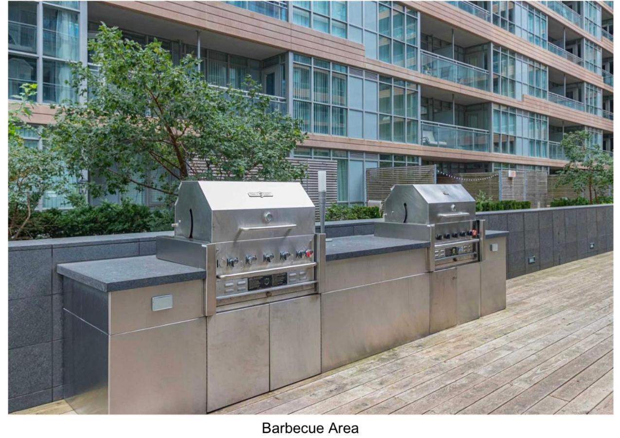 Three Br Condo Step To Cn Tower Rogers Center With Free Parking Toronto Zewnętrze zdjęcie